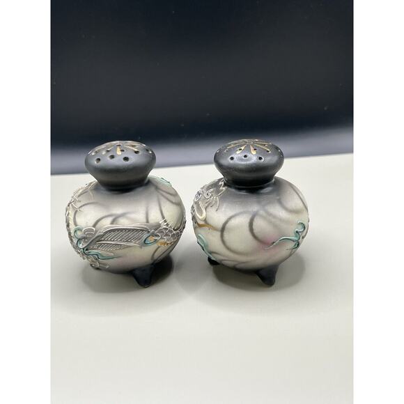 Vintage Japan Moriage Dragonware Porcelain Salt & Pepper Shakers New - Picture 8 of 9